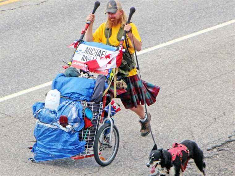 Kilted Scotsman achève une marche de collecte de fonds de 8 000 kilomètres à travers le Canada