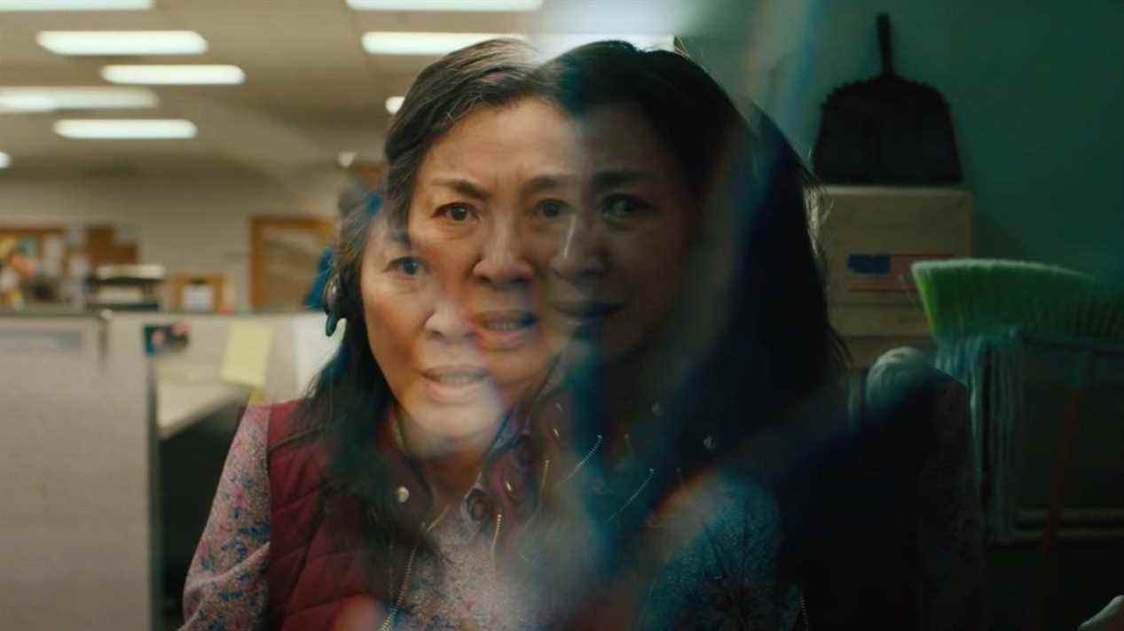 La bande-annonce de Everything Everywhere All At Once d'A24 envoie Michelle Yeoh dans une aventure multiversale
