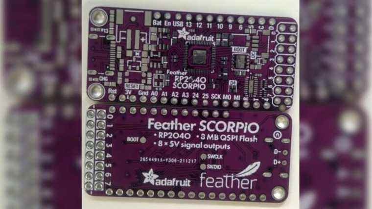 La nouvelle carte Adafruit Feather Scorpio est basée sur le RP2040