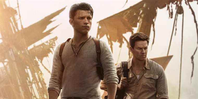 La première affiche de film Uncharted met Tom Holland et Mark Wahlberg au naufrage
