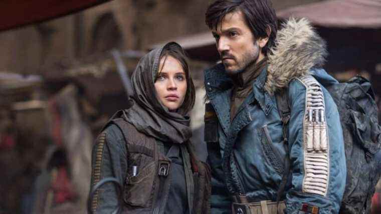 La série préquelle de Star Wars, Andor a terminé le tournage et présente des « visages familiers », taquine Diego Luna