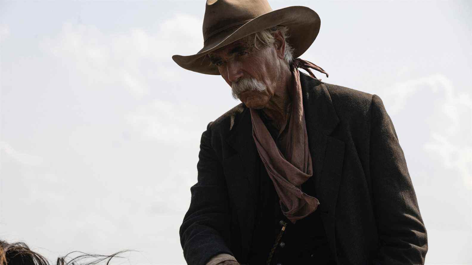 La star de 1883, Sam Elliott, veut sauver la planète – en commençant par les plateaux de tournage
