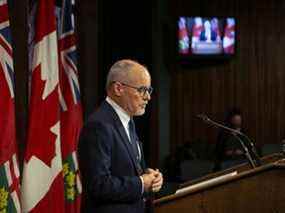 Le médecin-chef de l'Ontario, le Dr Kieran Moore, assiste à un point de presse à l'Assemblée législative de l'Ontario à Toronto, le vendredi 10 décembre 2021.