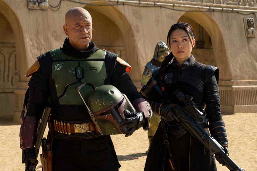 Temura Morrison dans le rôle de Boba Fett, Mina-Na Wen dans le rôle de Fennec Shand dans Le livre de Boba Fett