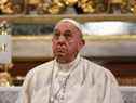 Le pape François assiste à une réunion avec des clercs à la cathédrale Saint-Dionys d'Athènes, le 4 décembre 2021. (Photo par ANDREAS SOLARO / AFP) (Photo par ANDREAS SOLARO/AFP via Getty Images)