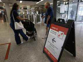 Une clinique de vaccination pop-up à Victoria Park Station à Toronto le mardi 24 août 2021.