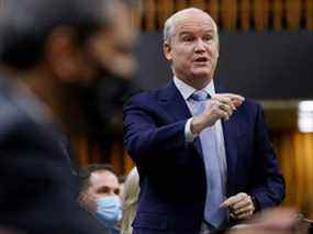 La chef du Parti conservateur du Canada, Erin O'Toole, prononce un discours en réponse au discours du Trône à la Chambre des communes sur la Colline du Parlement à Ottawa, Ontario, Canada, le 30 novembre 2021.