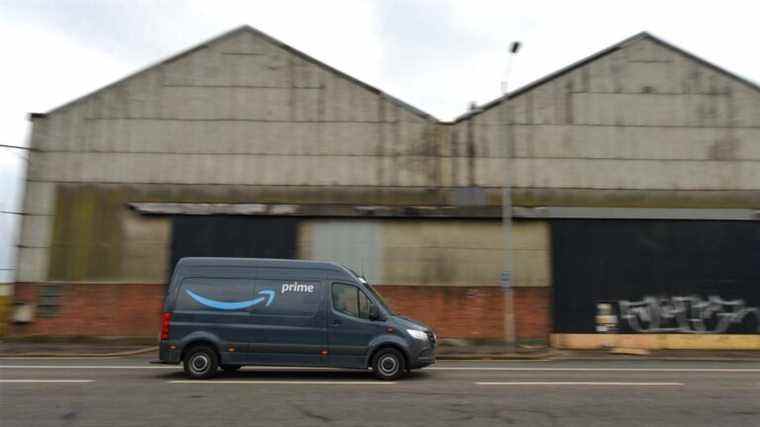 Le travail d’un conducteur menacé par Amazon pour avoir quitté l’itinéraire pendant une tornade