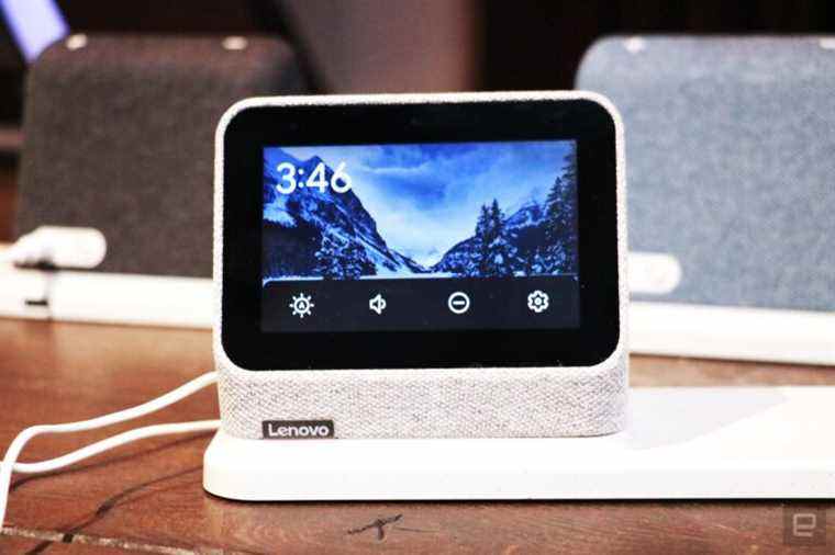 Lenovo Smart Clock 2 est en vente pour 25 $ avec une ampoule intelligente chez Walmart