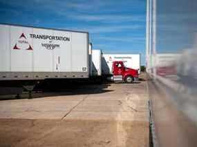 Le manque de chauffeurs de camion a eu un effet d'entraînement dans l'économie, contribuant aux sauvegardes dans les ports et aux problèmes dans la chaîne d'approvisionnement.