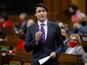 Le Premier ministre du Canada Justin Trudeau prend la parole en réponse au discours du Trône à la Chambre des communes sur la Colline du Parlement à Ottawa, Ontario, Canada, le 30 novembre 2021.