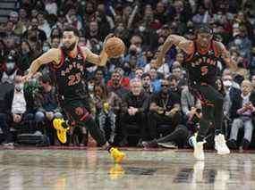 Le gardien des Raptors de Toronto Fred VanVleet (23 ans) et l'attaquant Precious Achiuwa sont deux des derniers Raptors à avoir atterri dans les protocoles de santé et de sécurité de la NBA.