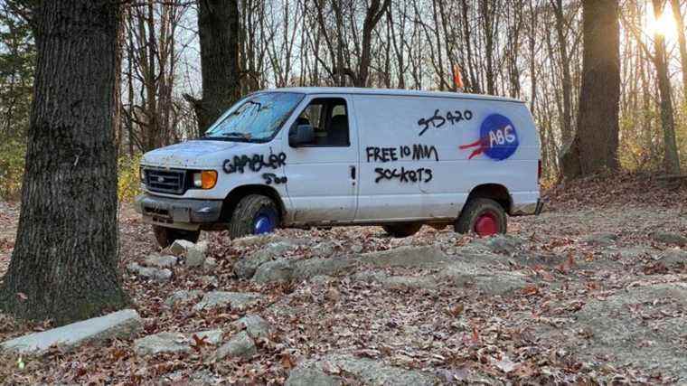 Les voleurs ont volé ma camionnette puis l’ont amélioré comme une version à prix réduit de Overhaulin ‘