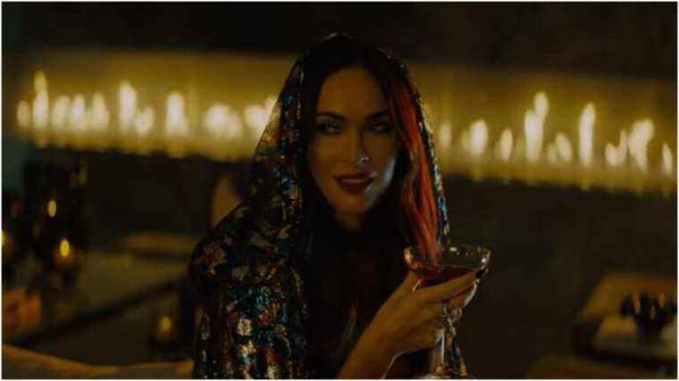 Megan Fox est l’un des nombreux vampires suceurs de sang dans la première bande-annonce de Night Teeth de Netflix