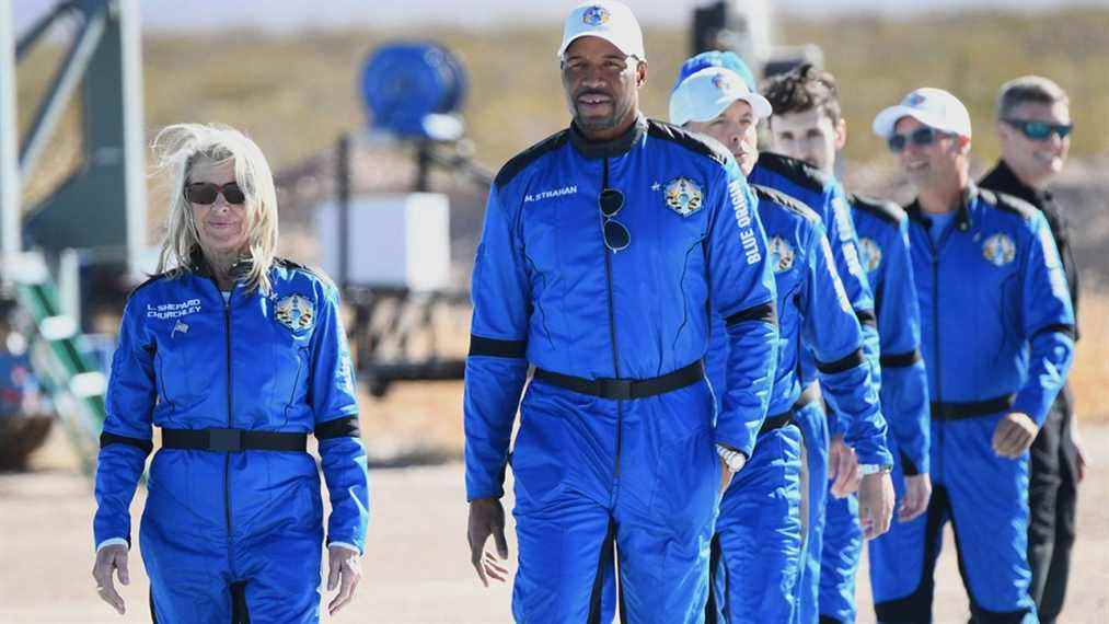 Michael Strahan termine le vol spatial Blue Origin : 