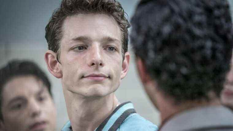 Mike Faist de West Side Story compare les comédies musicales de films à la vedette de Dear Evan Hansen à Broadway 
