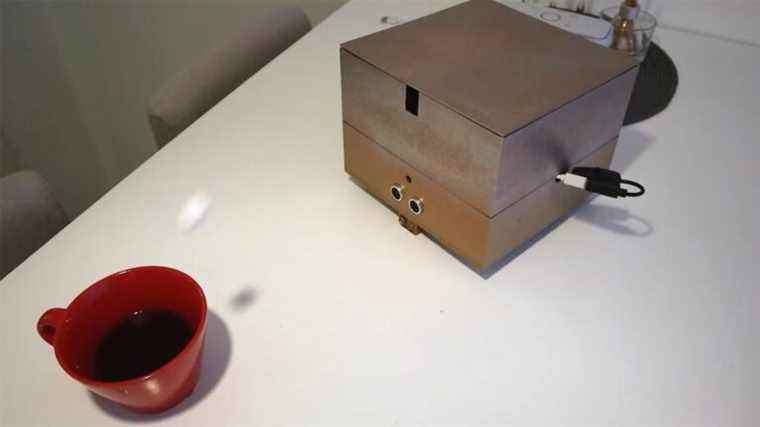 Raspberry Pi utilise l’IA pour lancer des cubes de sucre dans votre tasse