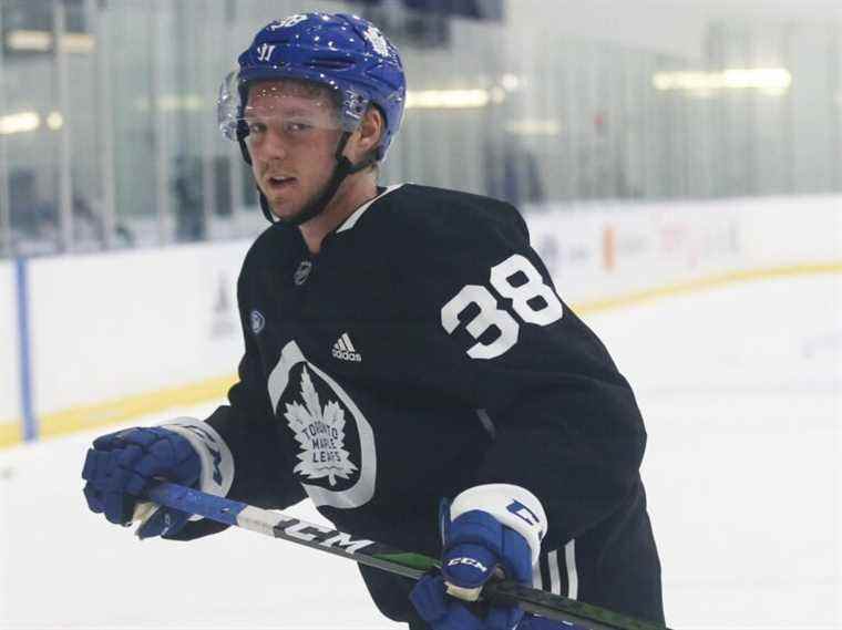 Sandin « tremble presque » de joie alors qu’il rejoint les Maple Leafs à l’entraînement