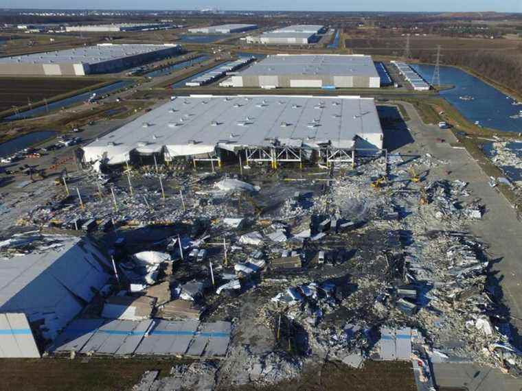 Six travailleurs d’Amazon tués après que des tornades ont détruit un entrepôt près de Saint-Louis