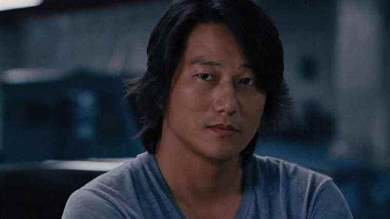 Sung Kang confirme que son personnage mystérieux brandit un sabre laser dans la série Obi-Wan Kenobi