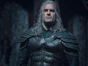 Henry Cavill joue dans la série fantastique de Netflix The Witcher.