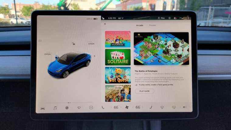 Tesla publie une mise à jour logicielle pour désactiver le jeu des passagers en mouvement