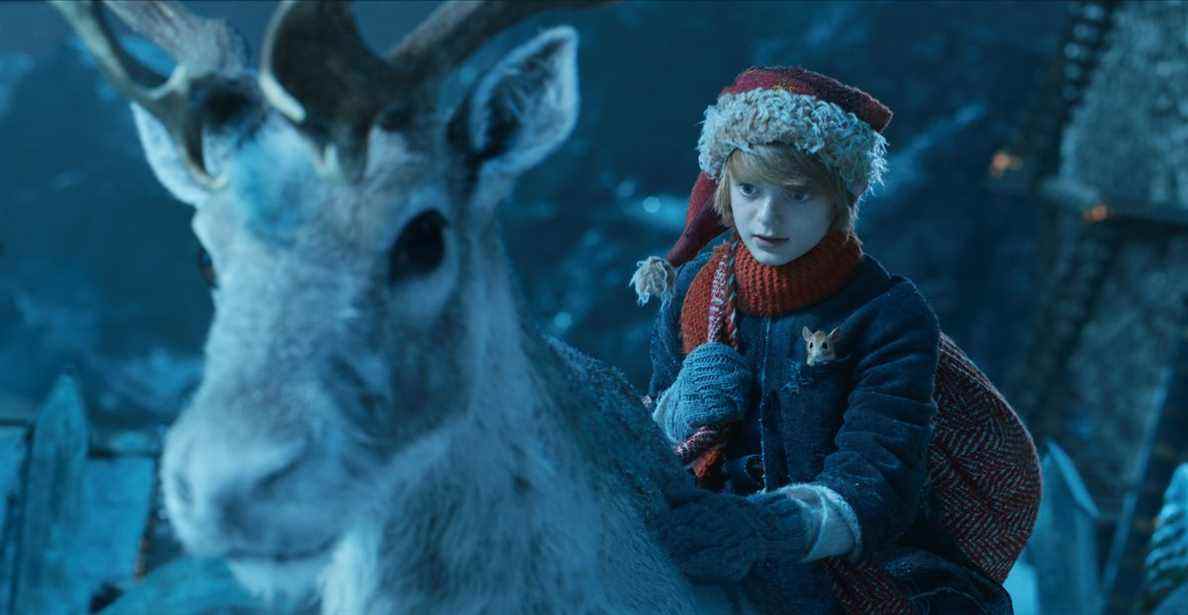 Henry Lawfull dans le rôle de Nikolas dans A Boy Called Christmas.