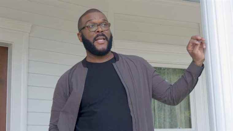 Tyler Perry partage le piège de la soif de 2021 tout en fixant des objectifs pour 2022 et en criant Will Smith
