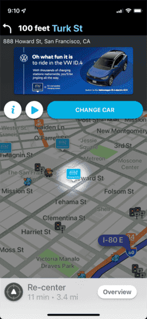 Waze affiche désormais les chargeurs de véhicules électriques sur sa carte, ainsi que des publicités pour l'ID.4 de Volkswagen.