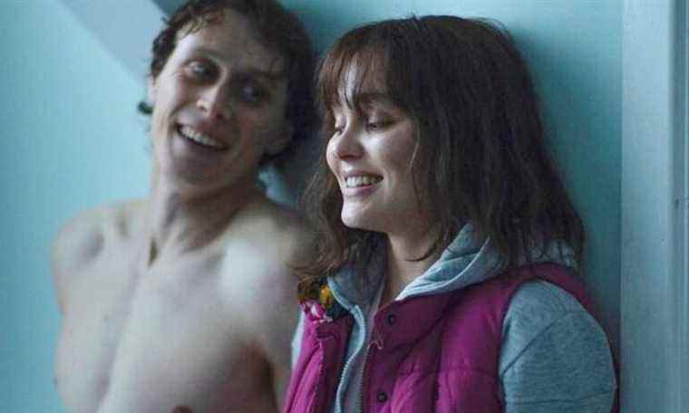 Wolf Review: George MacKay et Lily-Rose Depp explorent les impulsions animales
