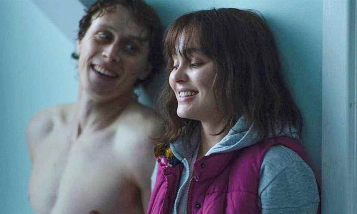 Wolf Review: George MacKay et Lily-Rose Depp explorent les impulsions animales
