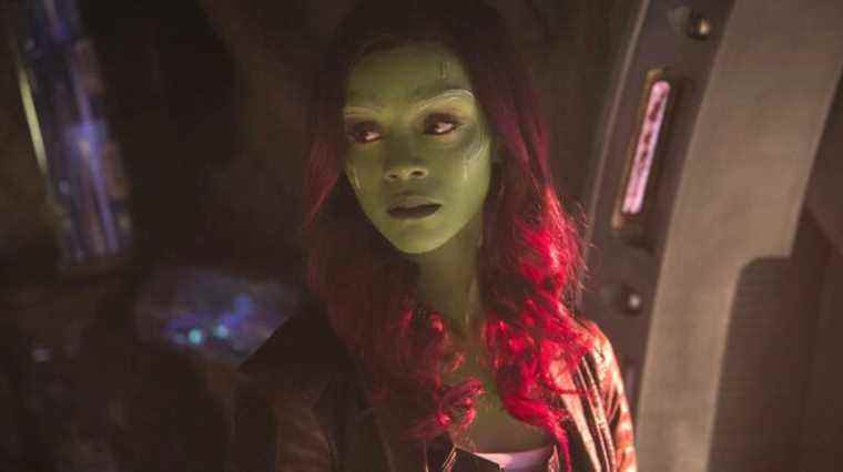  Zoe Saldana partage une photo d'elle-même de retour dans la peinture verte pour le visage pour les Gardiens de la Galaxie Vol.  3
