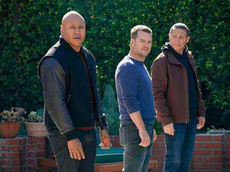 ll cool j en tant qu'agent spécial sam hanna, chris o'donnell en tant qu'agent spécial g callen, erik palladino en tant qu'officier de la cia vostanik sabatino, ncis la saison 12