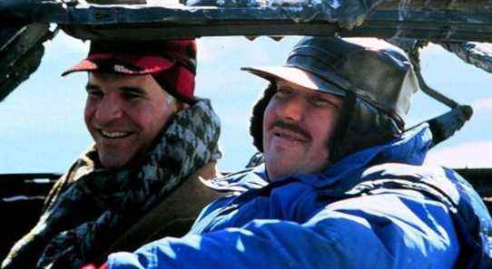 Steve Martin se demande si les avions, les trains et les automobiles devraient avoir une virgule Oxford