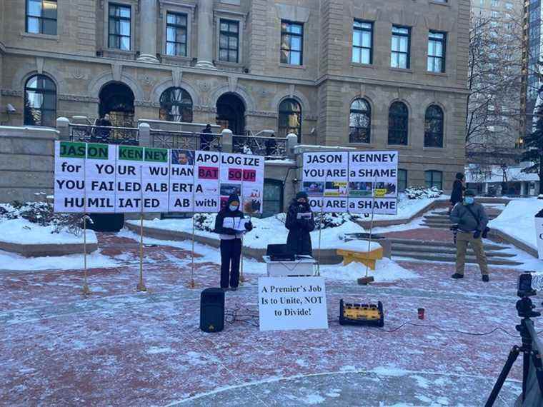 La communauté chinoise de Calgary proteste contre le commentaire du premier ministre albertain sur la « soupe aux chauves-souris »