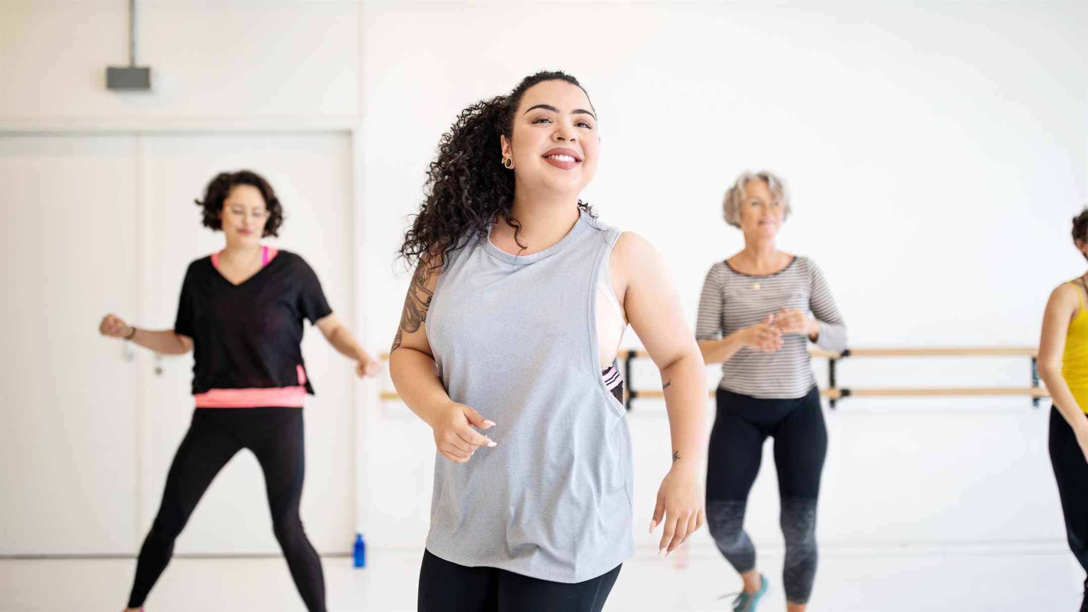 une photo d'une jeune femme lors d'un cours de danse