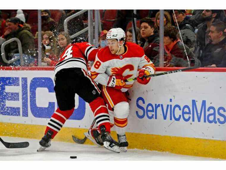 Les Flames chevauchent un stand de tir en deuxième période vers la victoire à Chicago