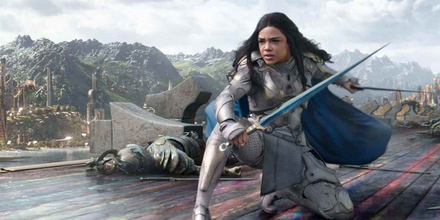 Le nouveau costume de Valkyrie pour Thor : l'amour et le tonnerre révélés sur la photo du tournage
