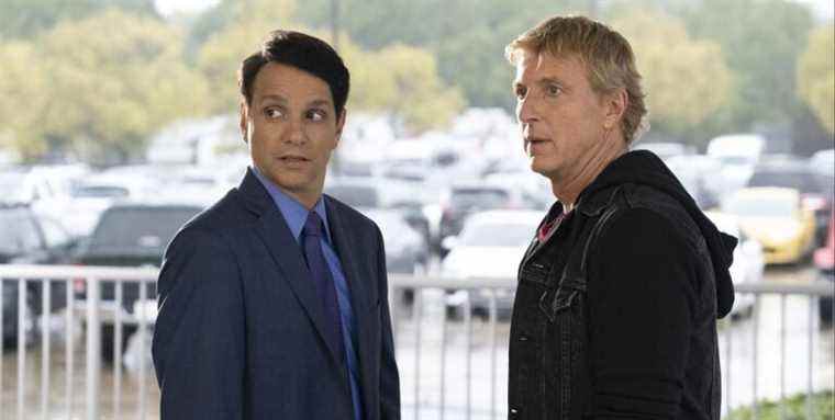 Ralph Macchio de la saison 4 de Cobra Kai révèle une cinématique révoltante

