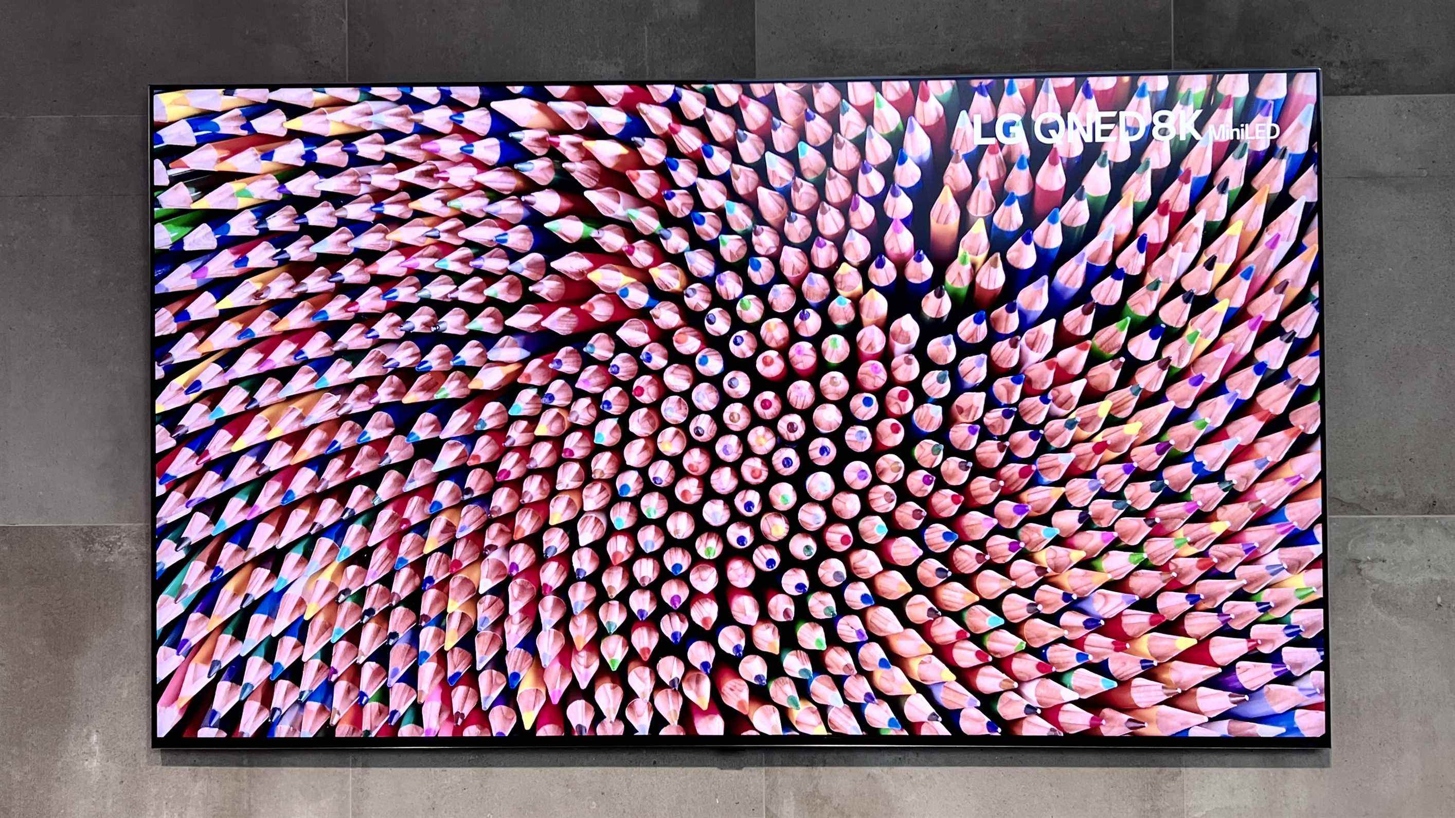 LG Mini DEL QNED 8K