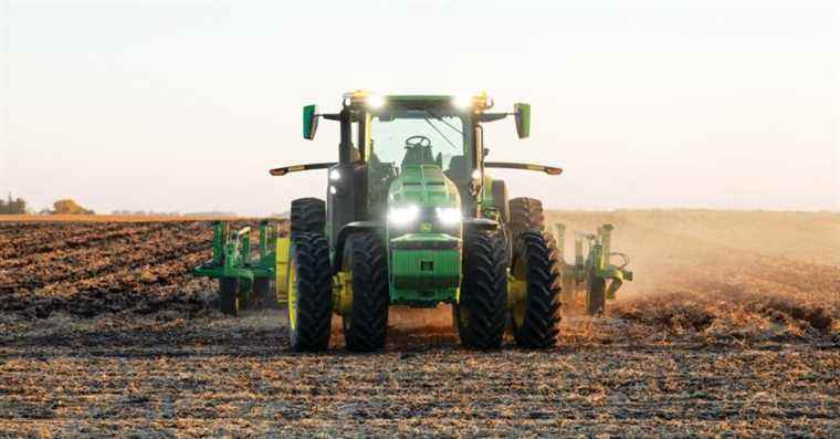 Le tracteur autonome de John Deere suscite un débat sur l’IA dans l’agriculture