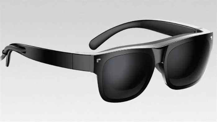 Le TCL NXTWEAR AIR en noir, sur fond gris