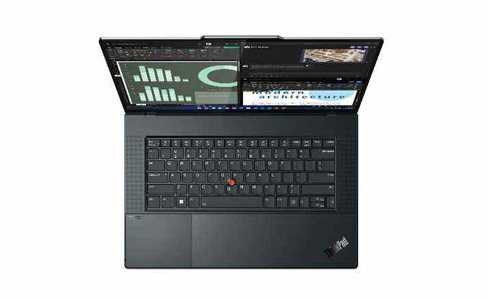 Une vue aérienne d'un ordinateur portable Lenovo ThinkPad Z16. 