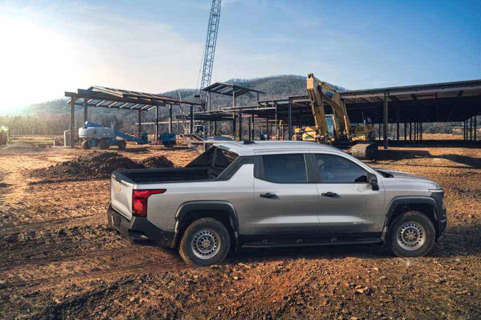 Le premier Silverado EV à atteindre les clients sera le WT, qui sera mis en vente au printemps 2023. Celui-ci s'adresse aux clients de la flotte.