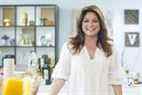 L'animatrice Valerie Bertinelli pose pour une photo, comme on le voit sur Valerie's Home Cooking de Food Network, saison 3.