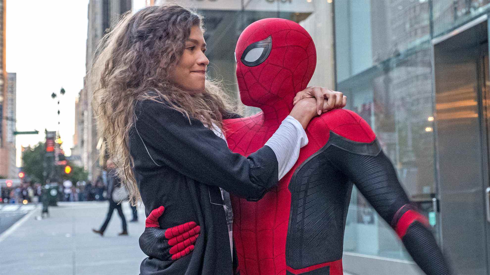 MJ et Spider-Man dans Far From Home.