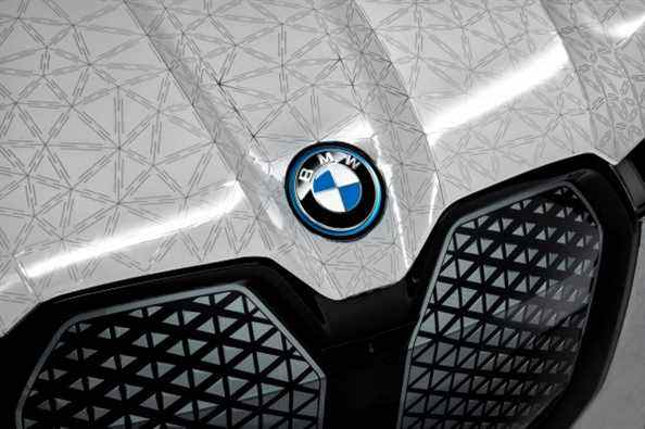 BMW dévoile une voiture aux couleurs changeantes