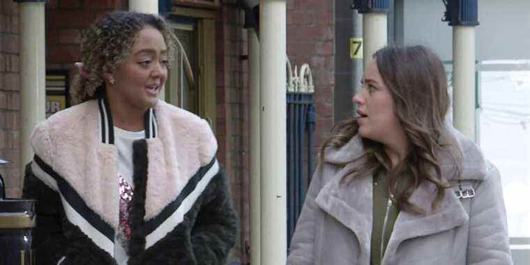 La star de Coronation Street, Ellie Leach, prévient qu'un nouvel indice pourrait faire tomber Faye et Emma

