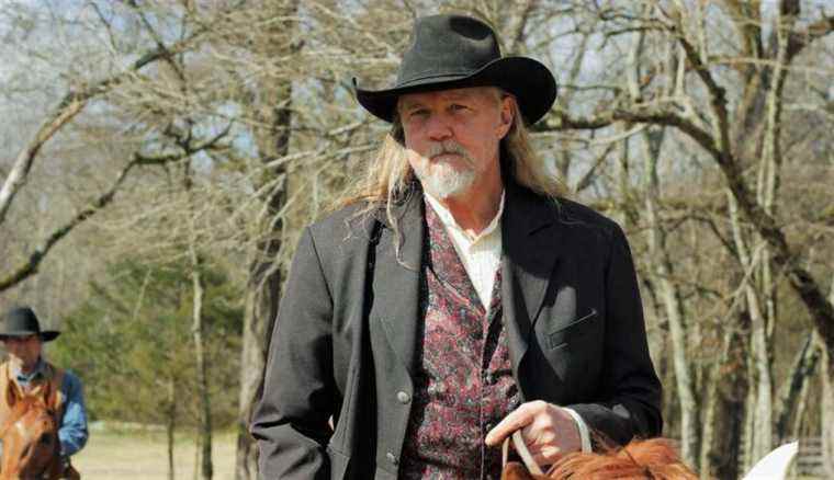 La star de la musique country Trace Adkins est la vedette du prochain western Desperate Riders
