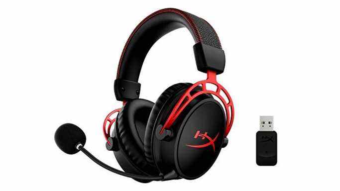 Le casque de jeu sans fil HyperX Cloud Alpha sur un fond blanc.